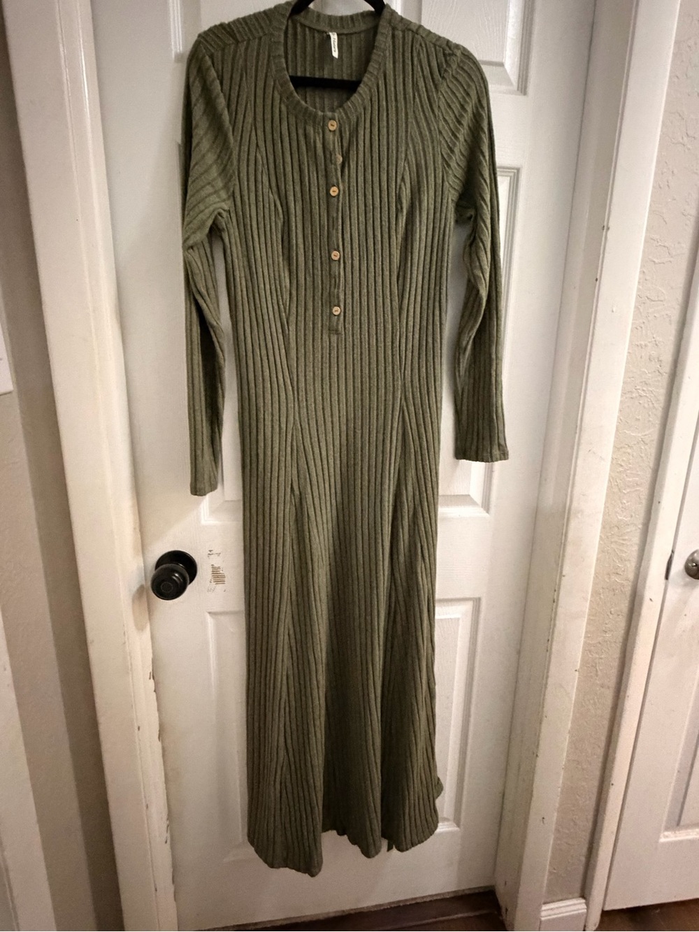 HALARA Olive Green Ribbed Henley Maxi Dress